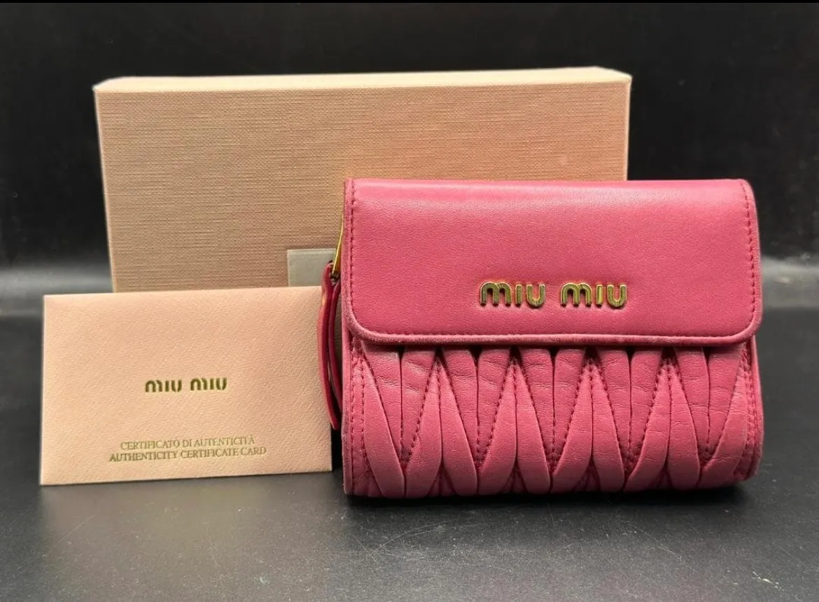 ミュウミュウ マテラッセ 三つ折り財布