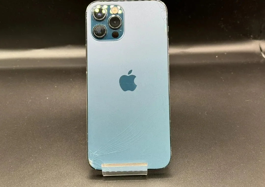 割れた iPhone 12 Pro 256GB